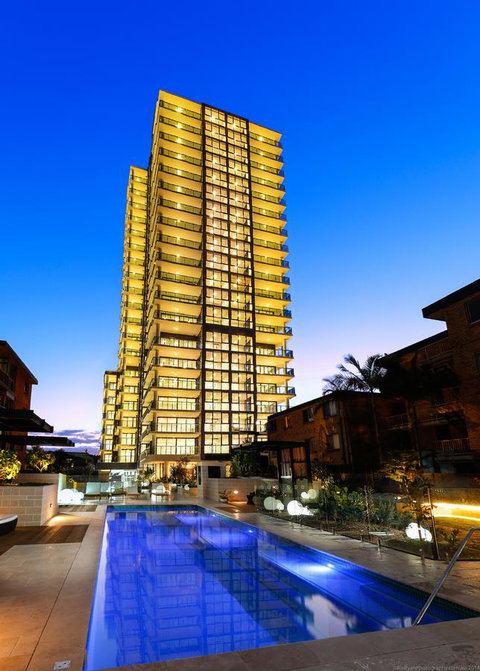 Boardwalk Burleigh Beach - Official - Hervey Bay Accommodation 7