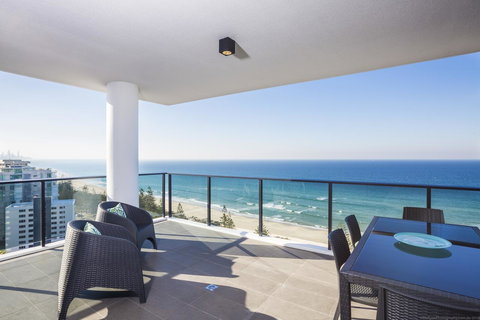 Boardwalk Burleigh Beach - Official - Hervey Bay Accommodation 2