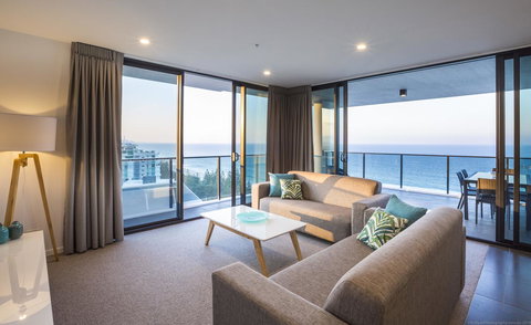 Boardwalk Burleigh Beach - Official - Hervey Bay Accommodation 6
