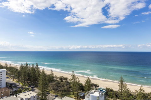 Boardwalk Burleigh Beach - Official - Hervey Bay Accommodation 14
