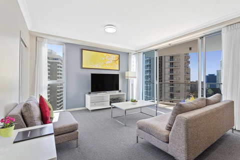 Beach Stay - Ocean & Riverview Resort Chevron Renaissance Central Surfers Paradise - Hervey Bay Accommodation 7