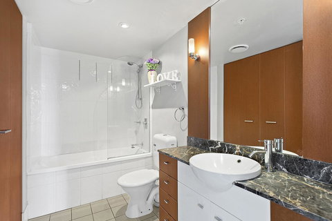 Beach Stay - Ocean & Riverview Resort Chevron Renaissance Central Surfers Paradise - Hervey Bay Accommodation 6