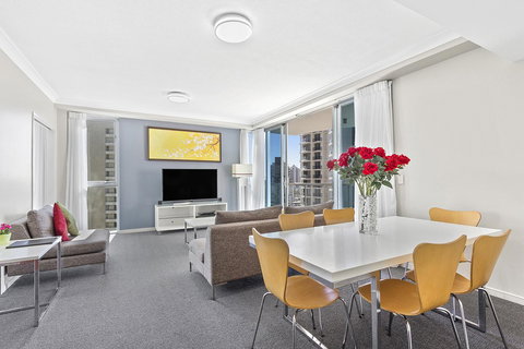 Beach Stay - Ocean & Riverview Resort Chevron Renaissance Central Surfers Paradise - Hervey Bay Accommodation 10