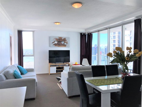 Beach Stay - Ocean & Riverview Resort Chevron Renaissance Central Surfers Paradise - Hervey Bay Accommodation 17