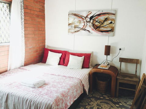 XYL Pets Friendly Seaside Boutique Guesthouse - Hervey Bay Accommodation 0