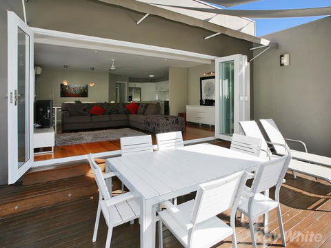 Beach House On Tradewinds Avenue - Hervey Bay Accommodation 2