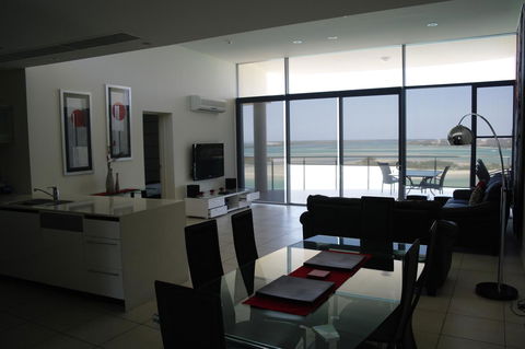Monaco Caloundra - Hervey Bay Accommodation 43