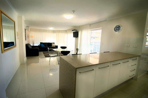 Grosvenor Beachfront Apartments Surfers Paradise - Tourism Hervey Bay 3