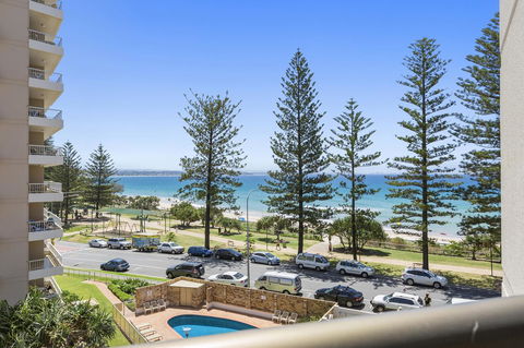 Columbia Beachfront Apartments On Rainbow Bay - Hervey Bay Accommodation 18