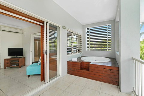 Mantra Aqueous On Port - Hervey Bay Accommodation 17