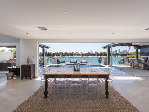 Rumrunner Resort - Hervey Bay Accommodation 1