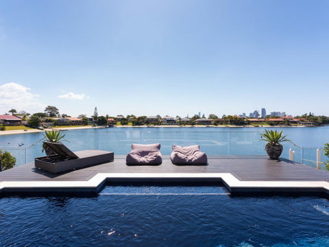 Rumrunner Resort - Hervey Bay Accommodation 0