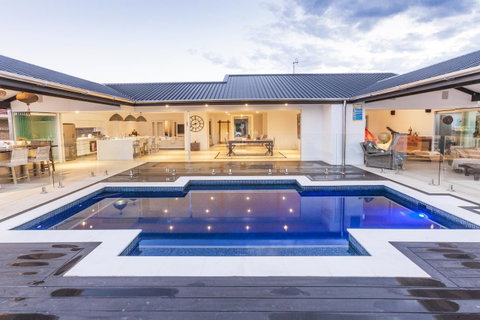 Rumrunner Resort - Hervey Bay Accommodation 3