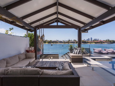 Rumrunner Resort - Hervey Bay Accommodation 5
