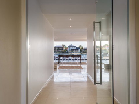 Rumrunner Resort - Hervey Bay Accommodation 2