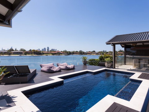 Rumrunner Resort - Hervey Bay Accommodation 4