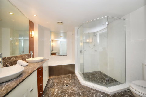 The Towers Of Chevron Renaissance - Holidays Gold Coast - Hervey Bay Accommodation 16