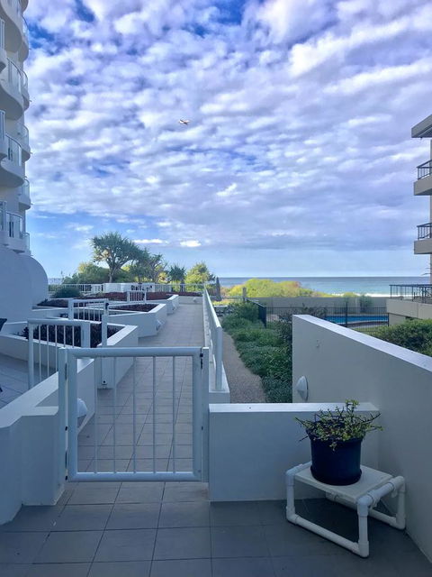 Regency On The Beach - Hervey Bay Accommodation 8