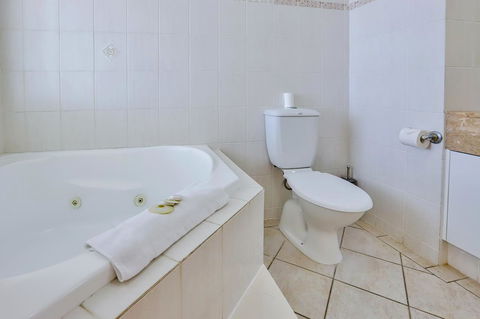 Regency On The Beach - Hervey Bay Accommodation 5