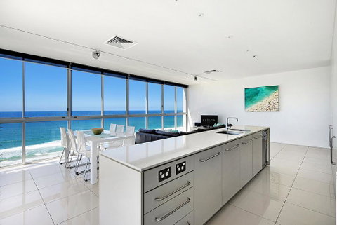 ULTIQA Air On Broadbeach - Hervey Bay Accommodation 1