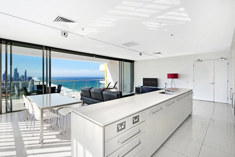 ULTIQA Air On Broadbeach - Hervey Bay Accommodation 21