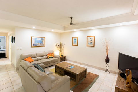 Bermuda Villas - Hervey Bay Accommodation 2
