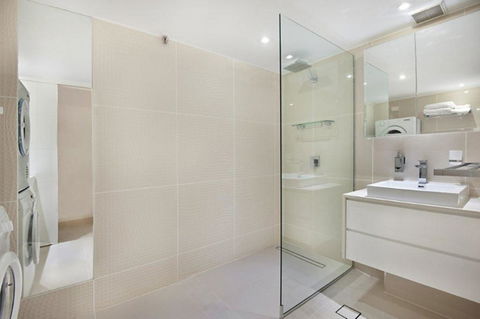 Surfers International Apartments - Tourism Hervey Bay 12