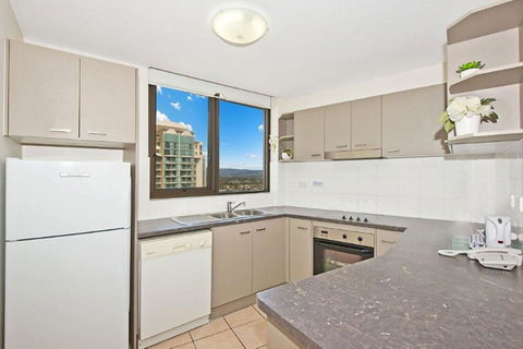 Surfers International Apartments - Tourism Hervey Bay 40
