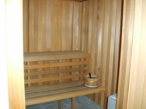 Surfers International Apartments - Tourism Hervey Bay 2
