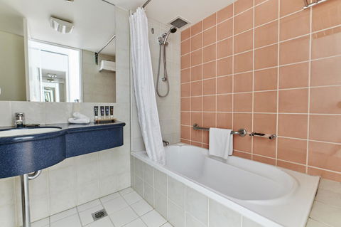 Novotel Cairns Oasis Resort - Hervey Bay Accommodation 2