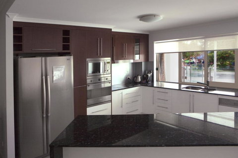 Waters Edge Apartment Cairns - Hervey Bay Accommodation 8