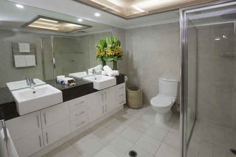 Waters Edge Apartment Cairns - Hervey Bay Accommodation 4