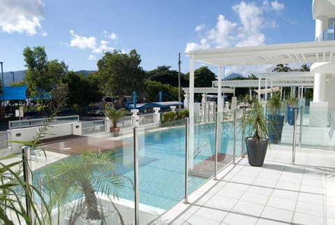 Waters Edge Apartment Cairns - Hervey Bay Accommodation 5
