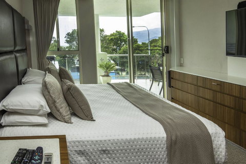 Waters Edge Apartment Cairns - Hervey Bay Accommodation 3