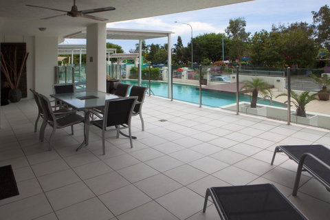 Waters Edge Apartment Cairns - Hervey Bay Accommodation 10