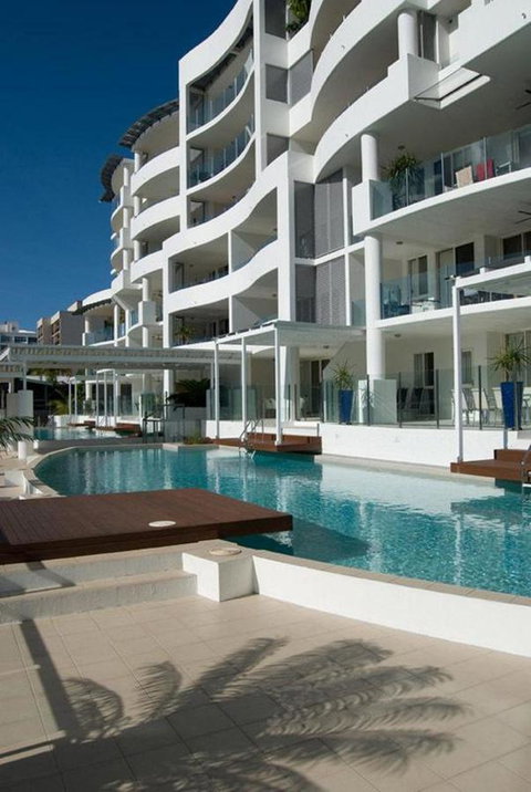 Waters Edge Apartment Cairns - Hervey Bay Accommodation 9