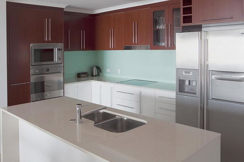 Waters Edge Apartment Cairns - Hervey Bay Accommodation 6