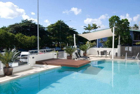 Waters Edge Apartment Cairns - Hervey Bay Accommodation 7