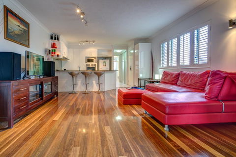 Currumbin Sands On The Beach - Hervey Bay Accommodation 20