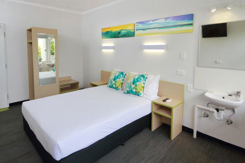 Palm Beach Hotel - Hervey Bay Accommodation 2