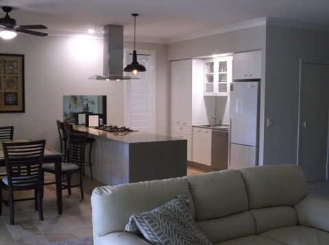 La Casita Banca - Luxury Holiday Home - Hervey Bay Accommodation 18