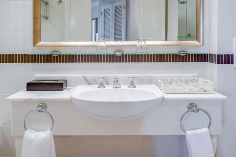 InterContinental Sanctuary Cove Resort, An IHG Hotel - Hervey Bay Accommodation 12