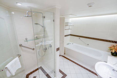 InterContinental Sanctuary Cove Resort, An IHG Hotel - Hervey Bay Accommodation 2