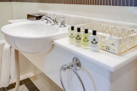 InterContinental Sanctuary Cove Resort, An IHG Hotel - Hervey Bay Accommodation 18