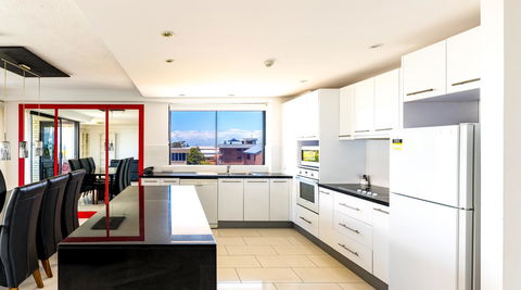 Burgess @ Kings Beach Apartments - Hervey Bay Accommodation 13