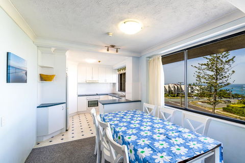 Burgess @ Kings Beach Apartments - Hervey Bay Accommodation 32