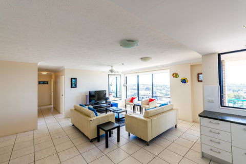 Burgess @ Kings Beach Apartments - Hervey Bay Accommodation 6