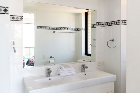 Burgess @ Kings Beach Apartments - Hervey Bay Accommodation 15