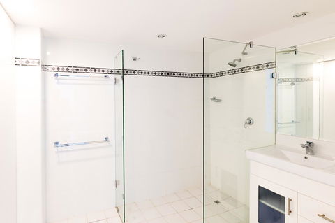Burgess @ Kings Beach Apartments - Hervey Bay Accommodation 9