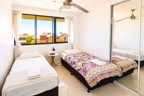 Burgess @ Kings Beach Apartments - Hervey Bay Accommodation 18